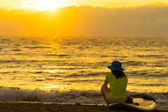 黄金色の森戸海岸