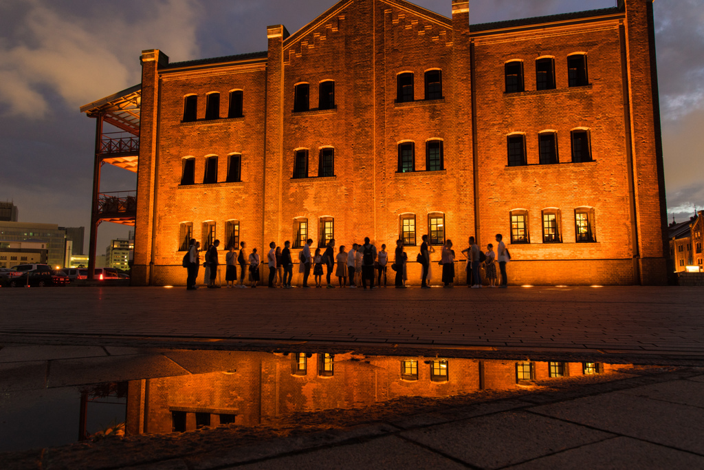 雨上がりの赤レンガ倉庫