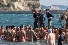 江ノ島・寒中神輿