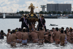 江ノ島東浜寒中神輿