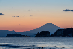 材木座海岸からの富士山