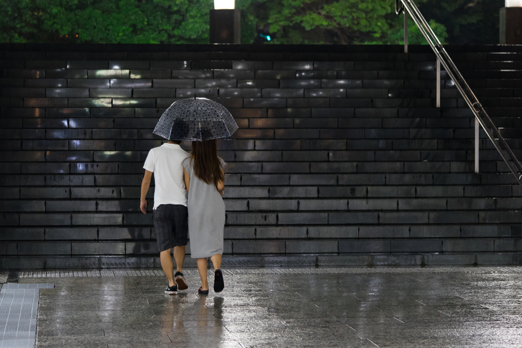 雨の日は傘が小さいと幸せだ！