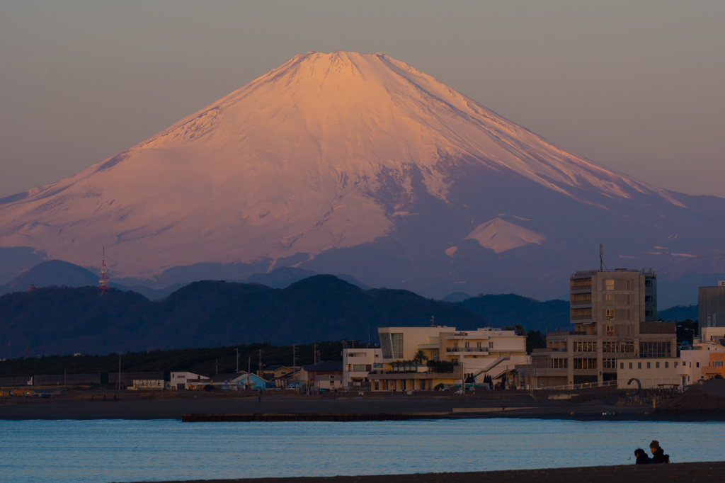 茅ヶ崎ヘッドランドからの早朝富士