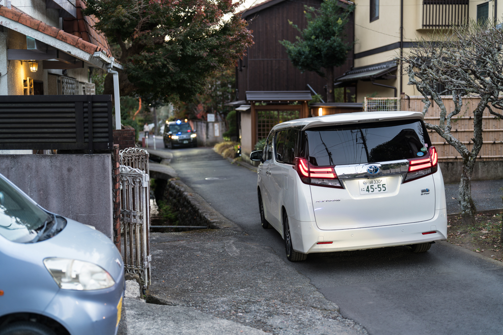 鎌倉　覚園寺へ行く道