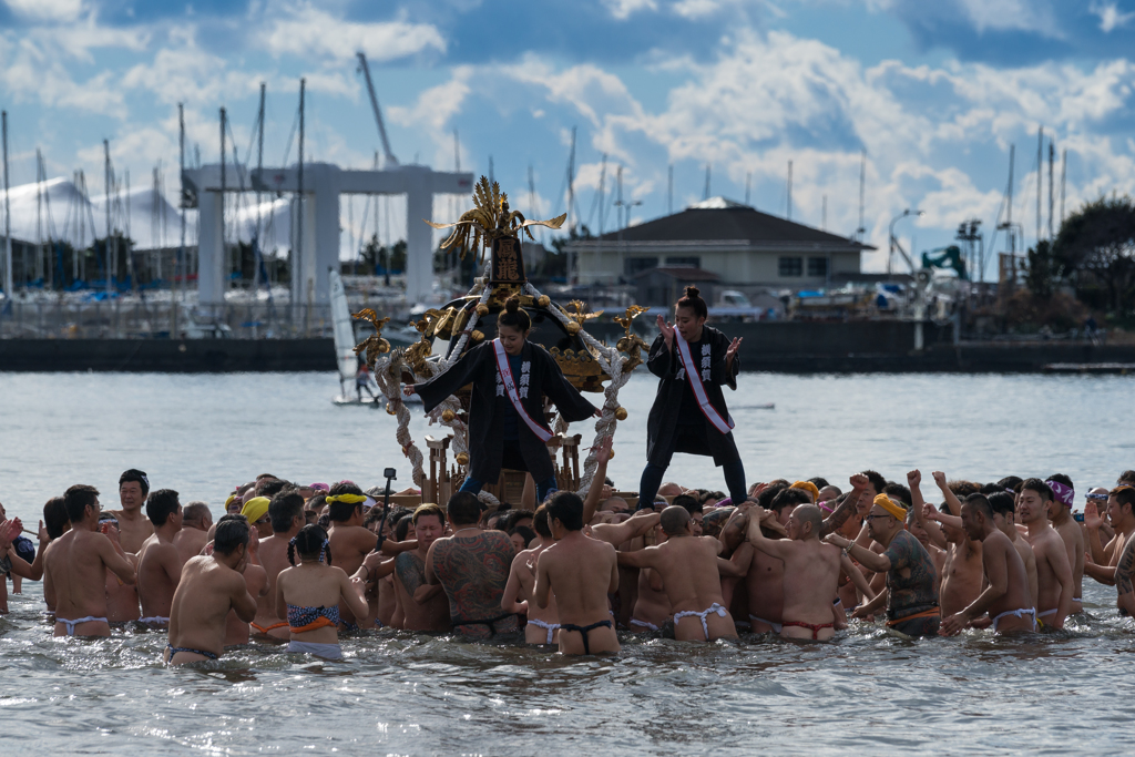江ノ島東浜寒中神輿