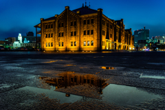 雨の赤レンガ倉庫
