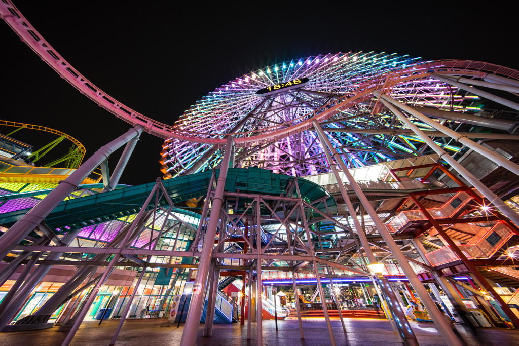 真下から観覧車