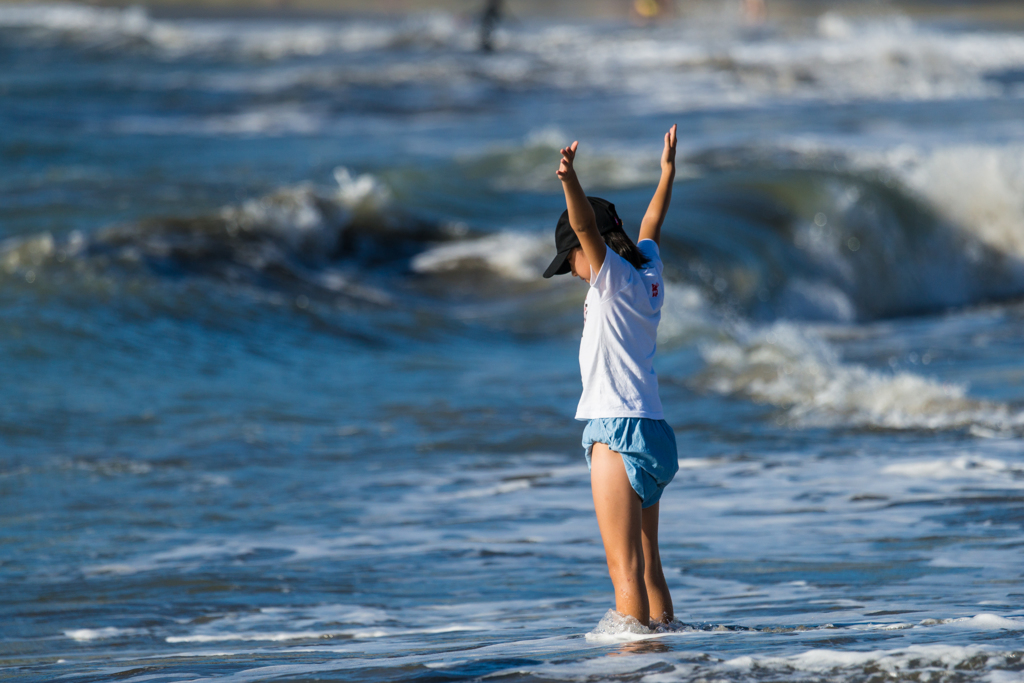 元気玉を作っている少女をみつけた