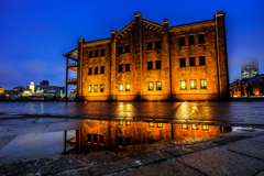 雨の赤レンガ倉庫