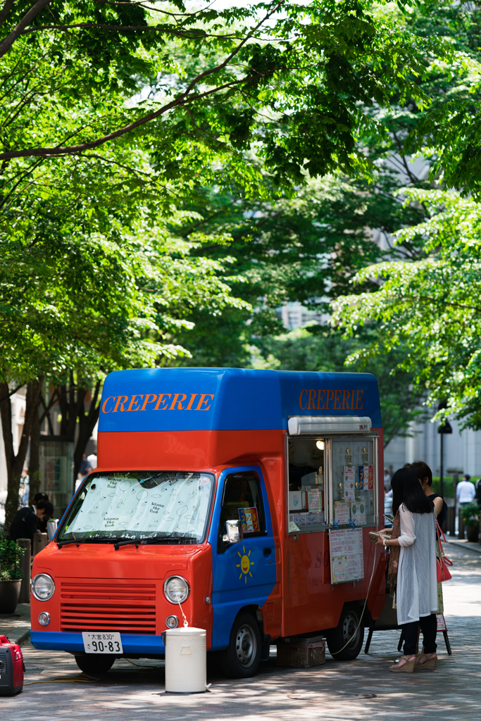 丸の内　クレープ屋