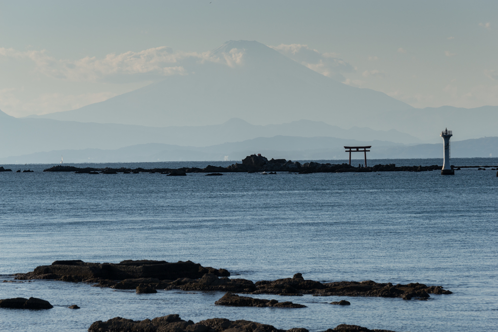 灯台と富士山