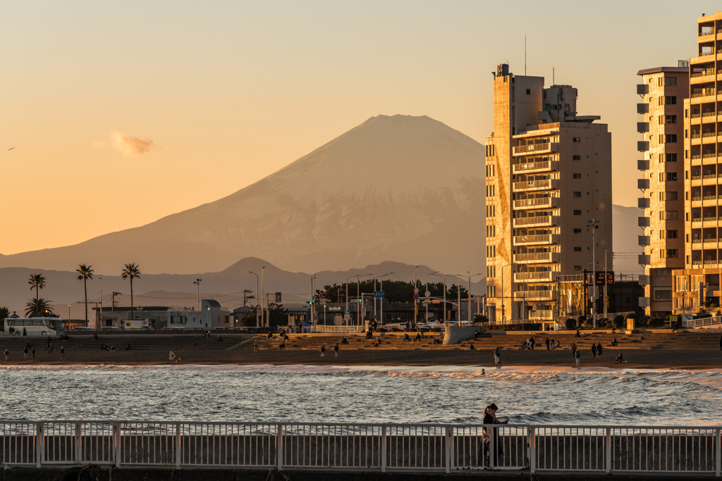 腰越漁港から富士山