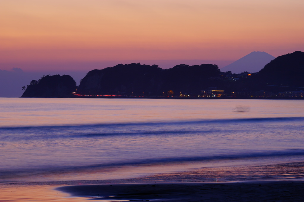 材木座海岸から富士山を望む