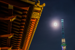 スカイツリーと満月