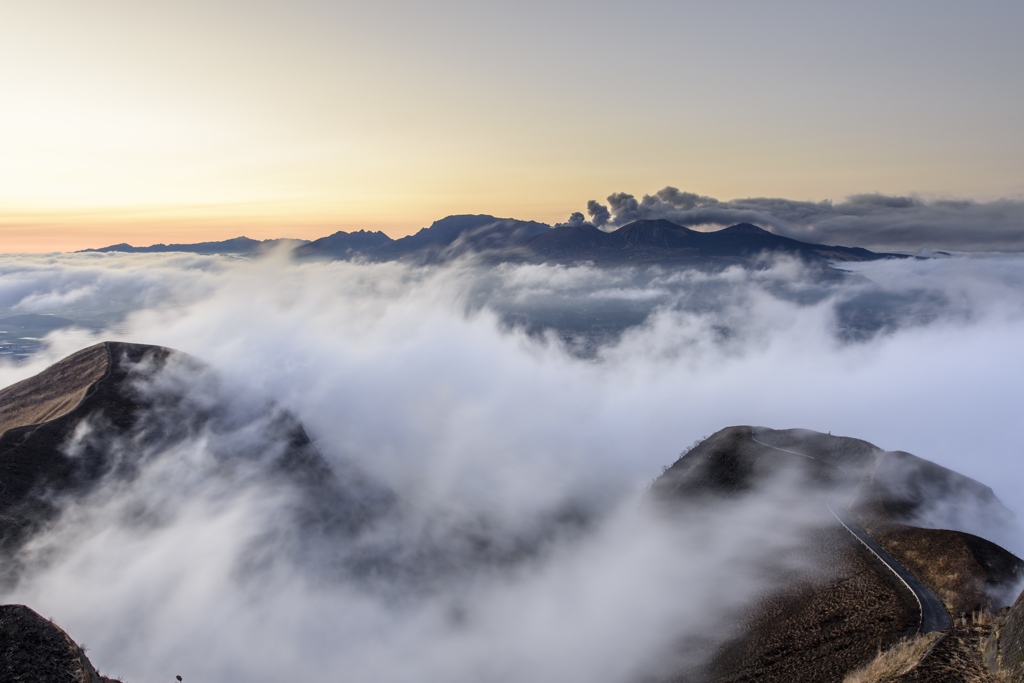 雲海の7　ラピュタの道と阿蘇山の大噴火