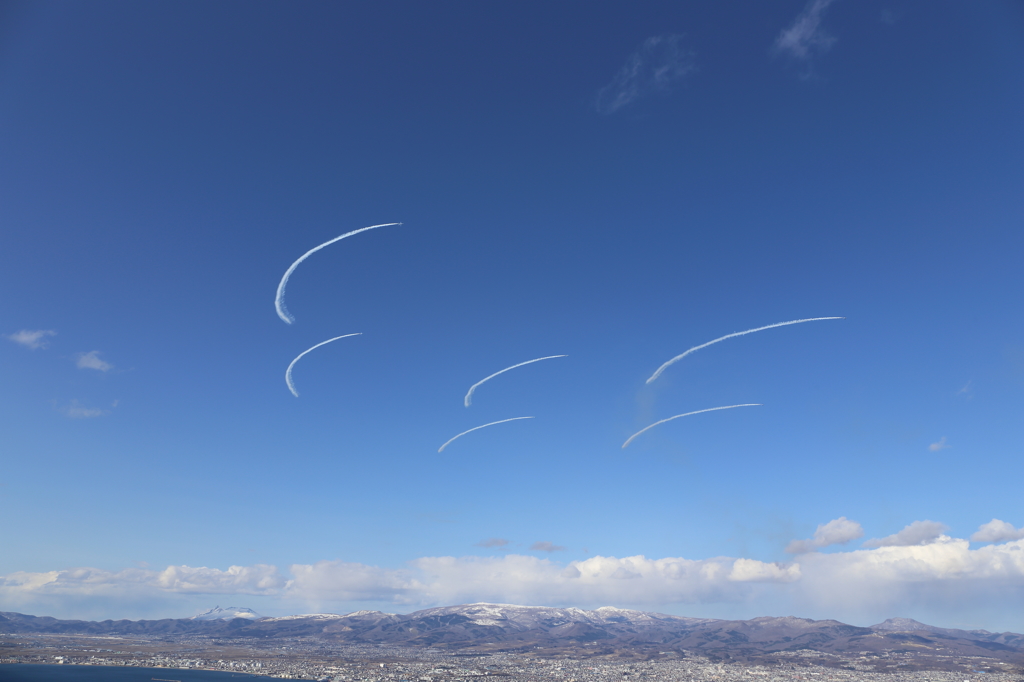 函館の空に一足先に桜咲く