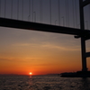 白鳥大橋と夕陽