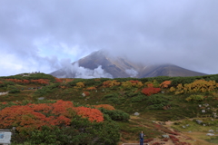 旭岳と紅葉