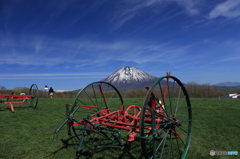 農耕具と羊蹄山