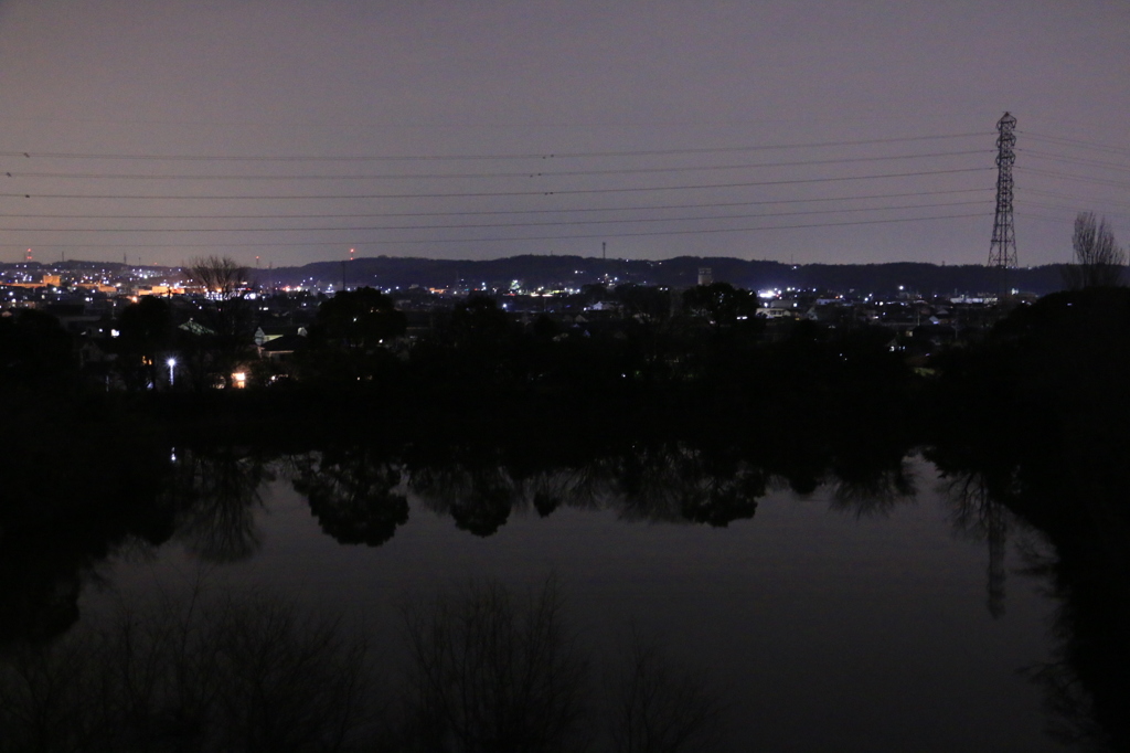池と夜景2