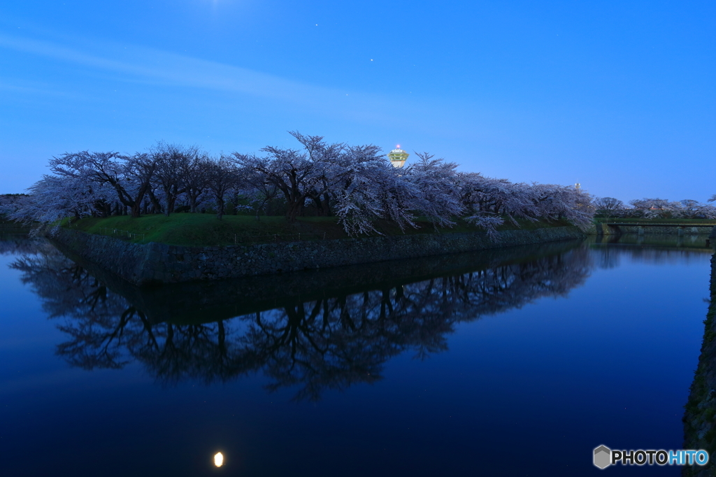早朝の五稜郭公園