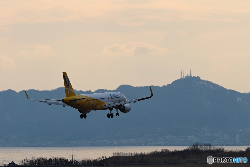 久しぶりの飛行機撮影(傾き補正しています)