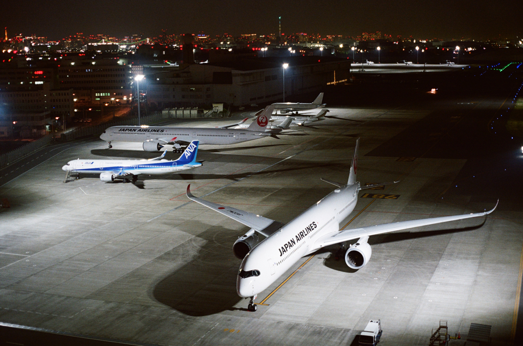 Tokyo Haneda Airport Night View (Film)