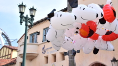 風に靡くバルーン