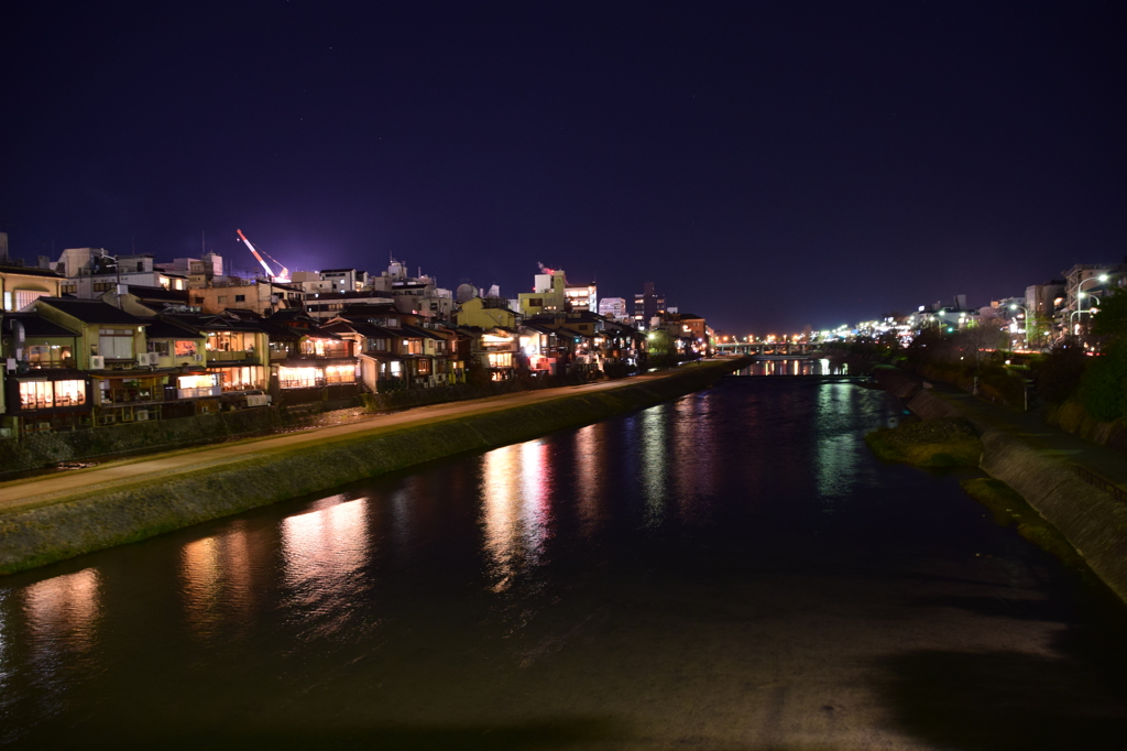 鴨川夜行