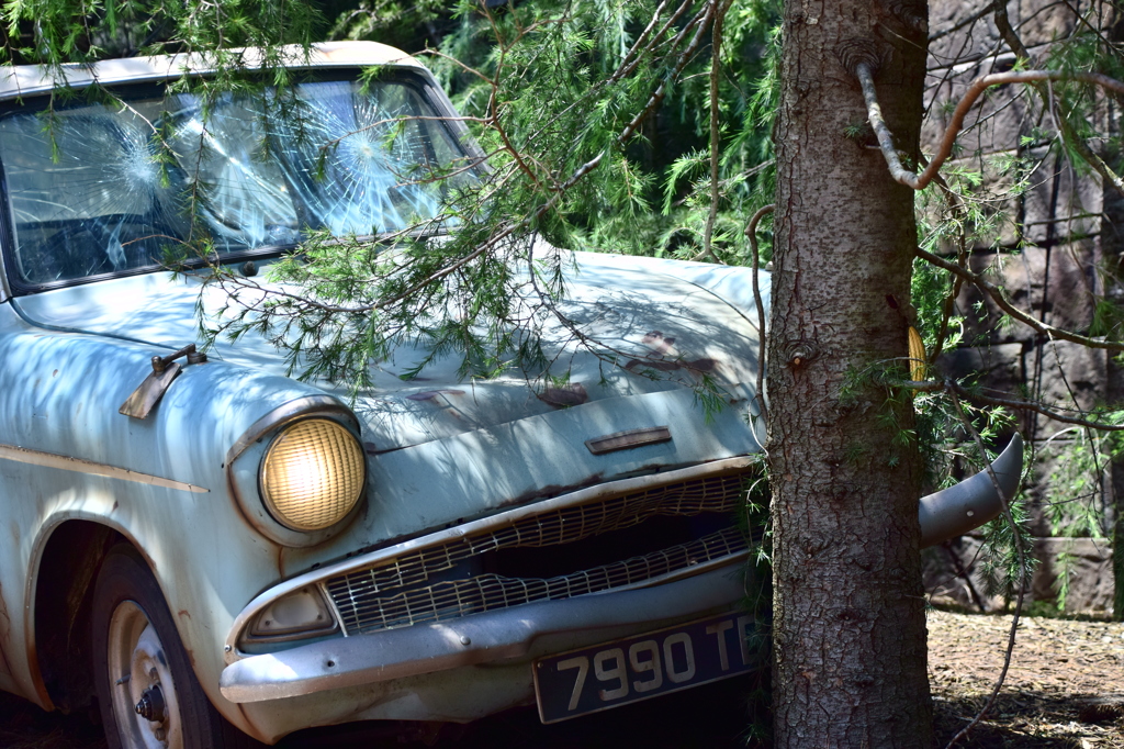 空飛ぶ車が墜落した