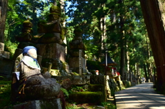 弘法大師の御廟へ向かう