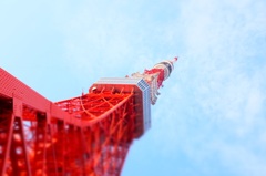 空の青とタワーの赤に魅せられて…