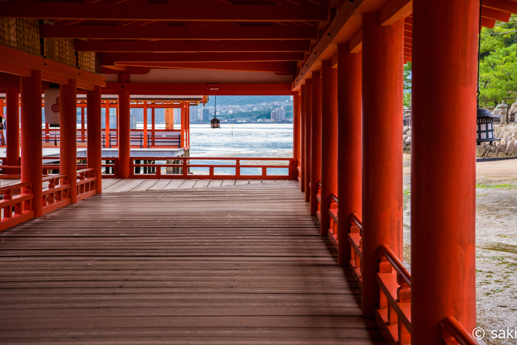 厳島神社　赤のグラデーション