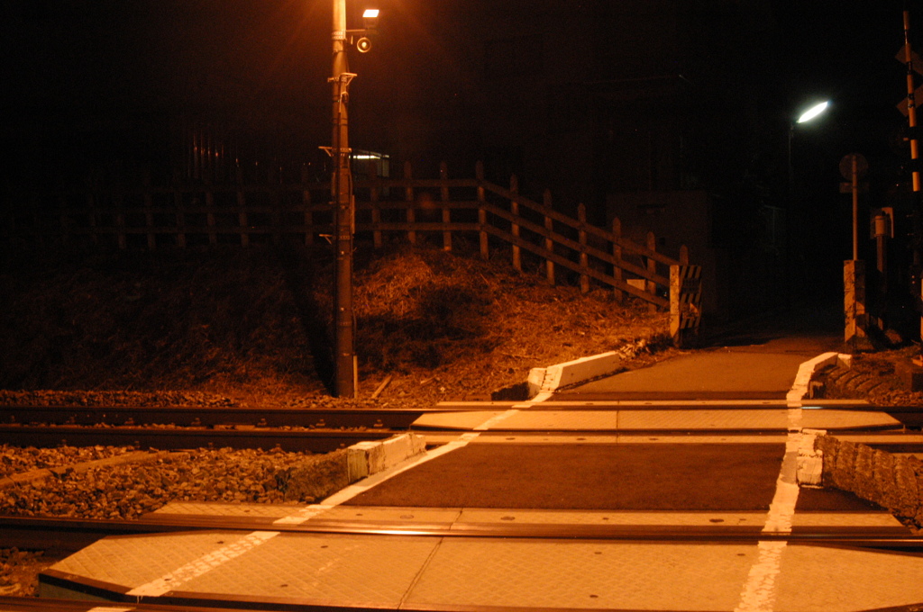 深夜の踏み切り