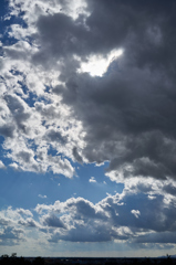 雲がいい感じだったのでつい、縦位置