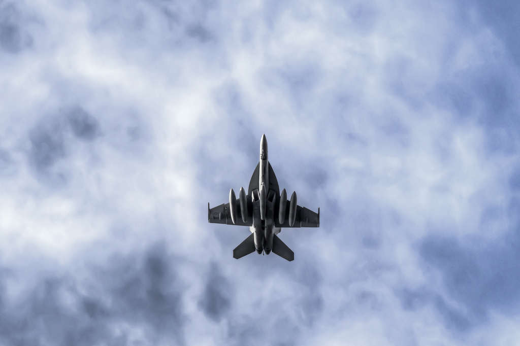 厚木基地73