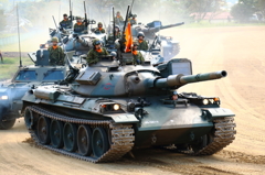 観閲隊行進　74式戦車１