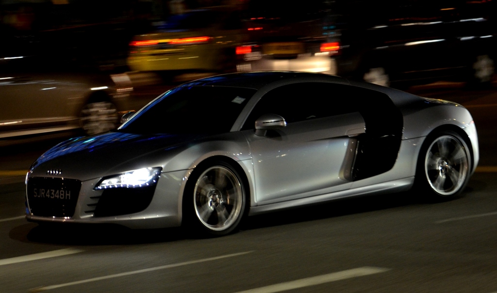 Ｒ８