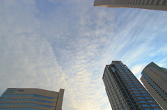 空を演出するビル