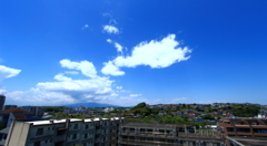 空を泳ぐクジラ