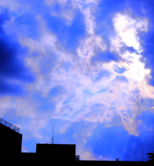 曇り空に現れた天使の梯子