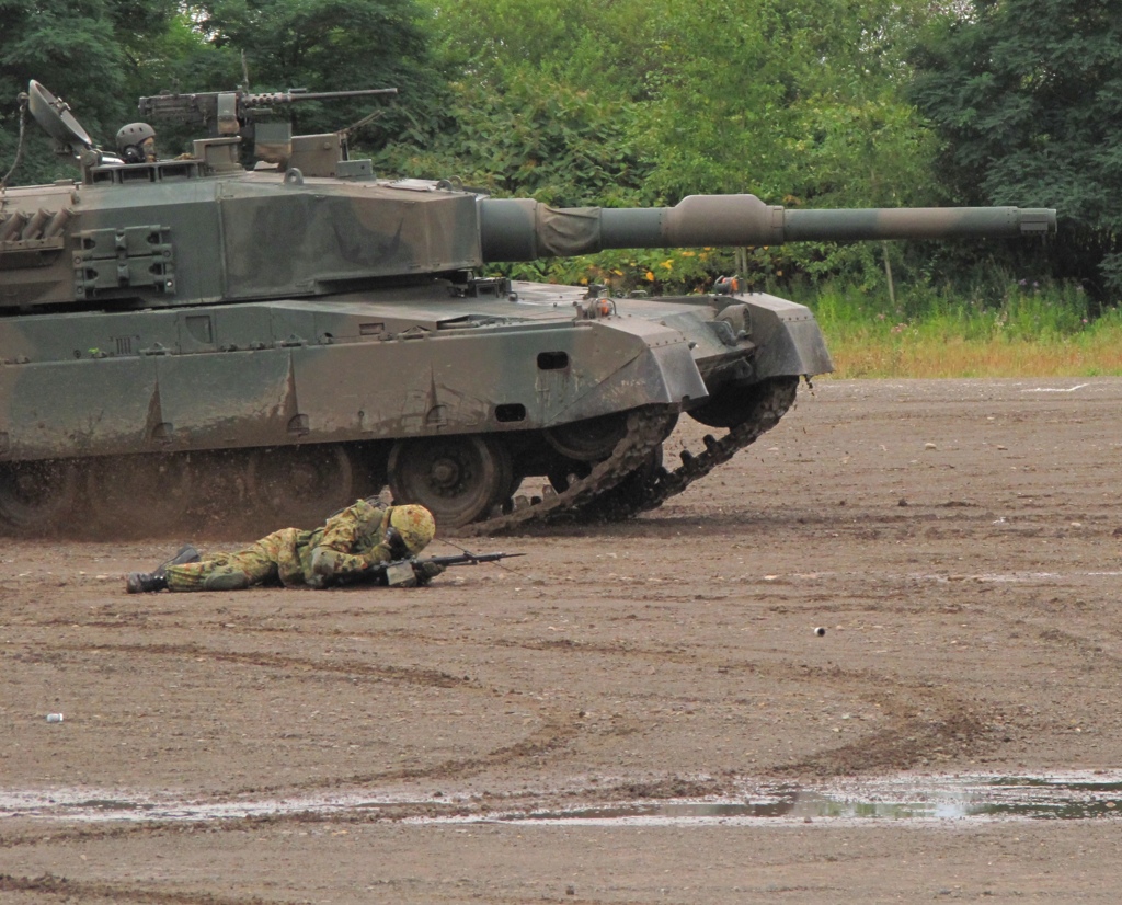 戦車前へ
