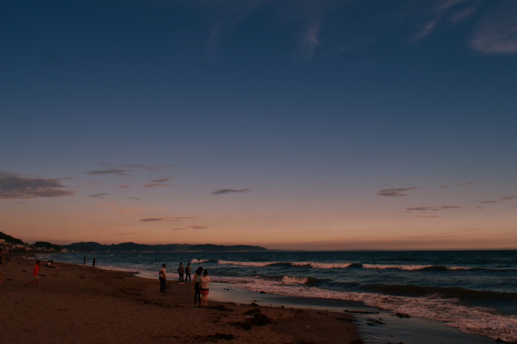 初夏の夕暮れ時の海