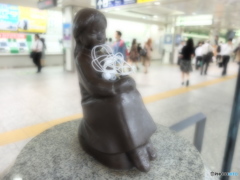 赤い靴履いてた女の子。