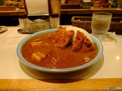 新宿東口にて。