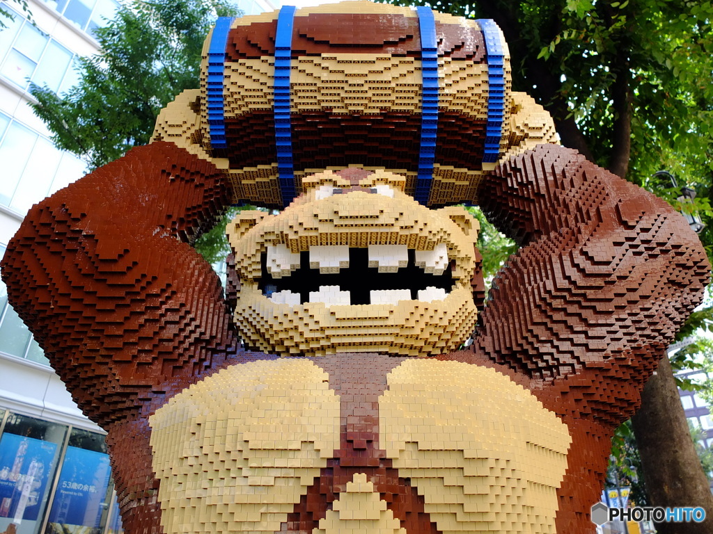 新宿東口にて。