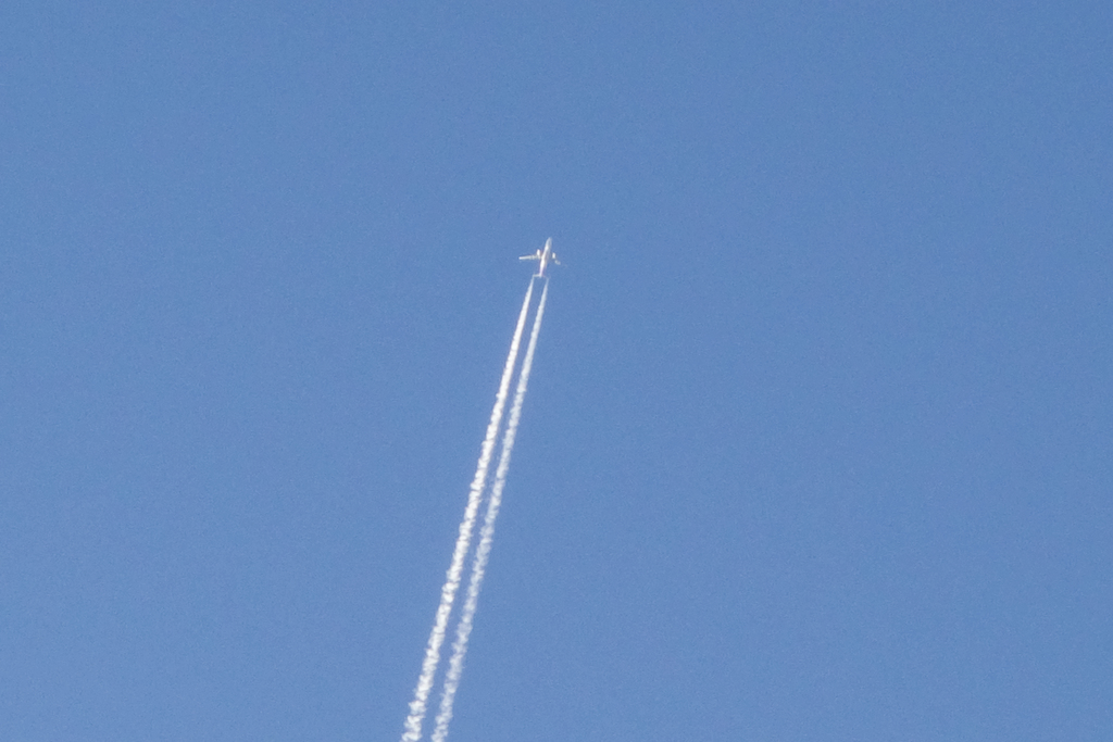 流れ星のような飛行機　