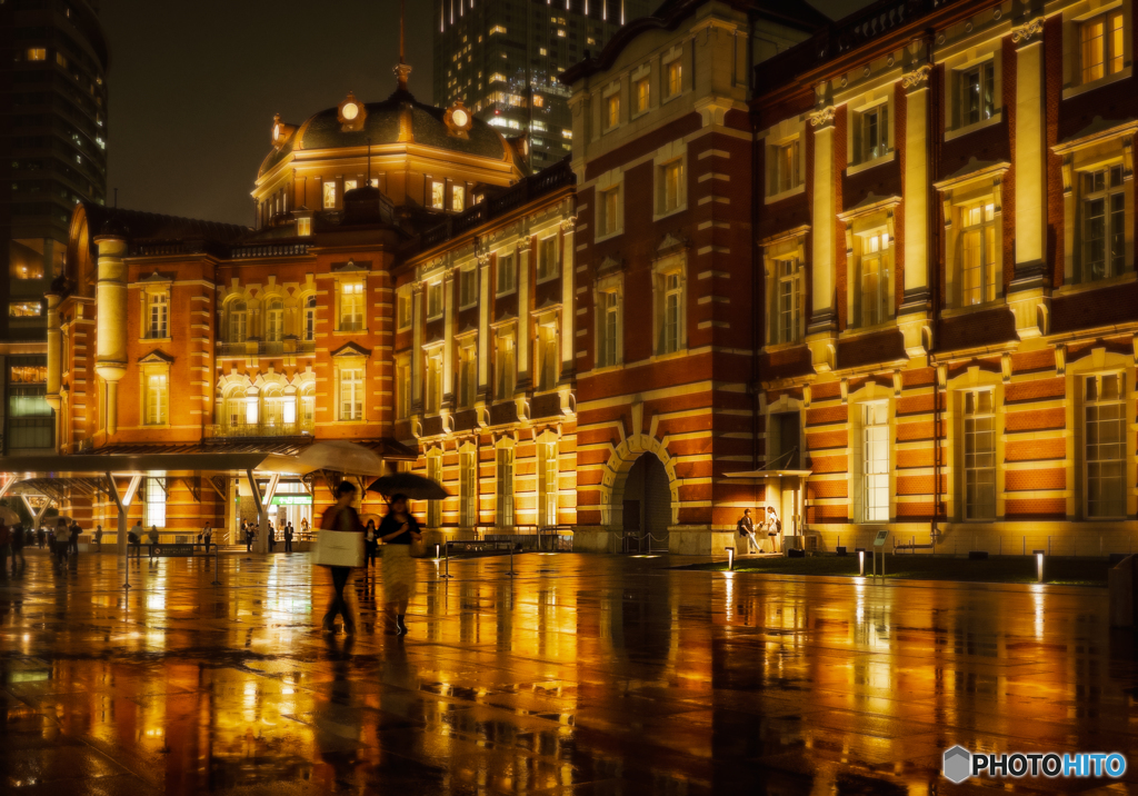 雨の東京駅
