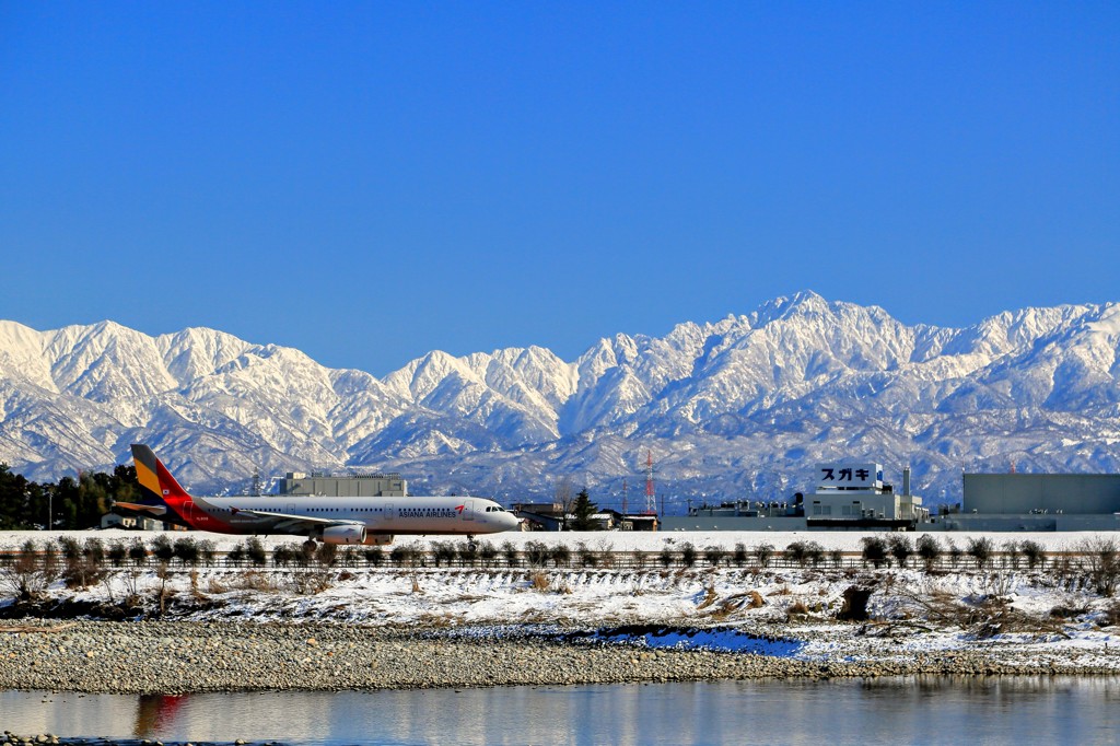 白銀の富山空港