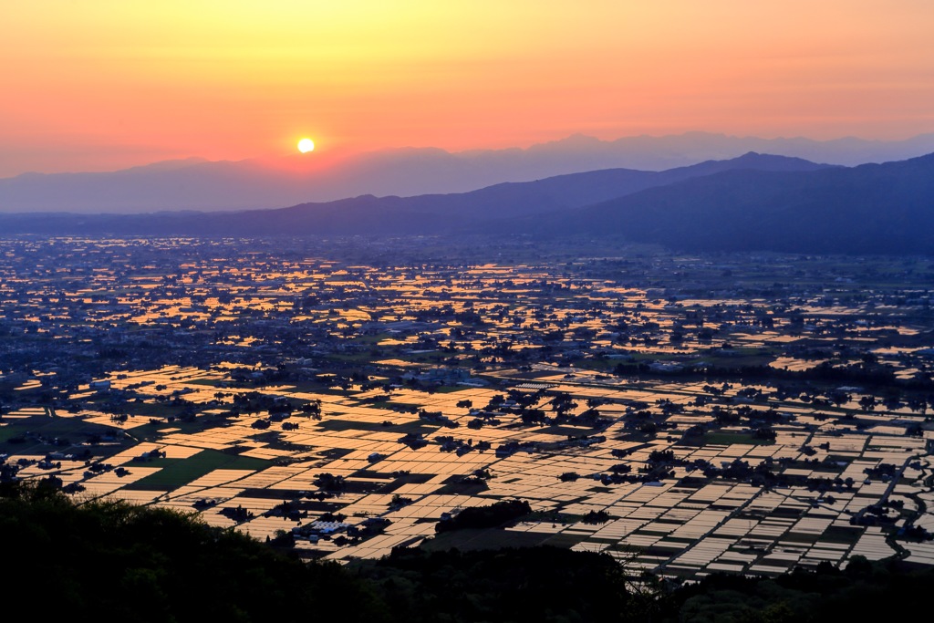 散居村の日の出